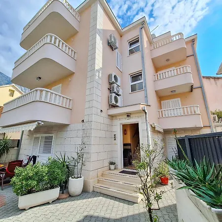New! Apartament Promajna
