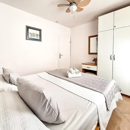 New! Apartament Promajna